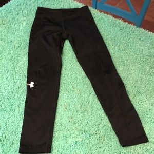 Girls Under Armour Black base layer Size Medium
